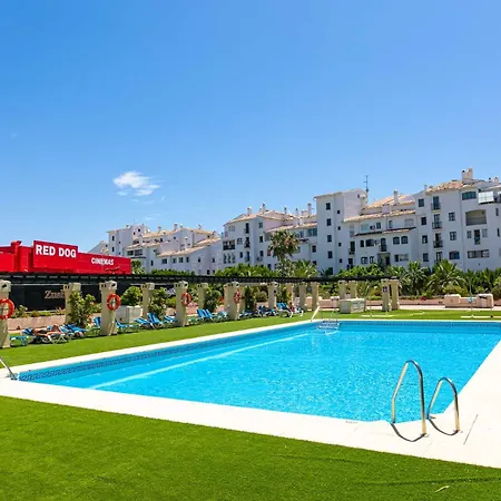 - Marina Banus, Puerto Banus, Seaview, 2br, Parking & Pool *