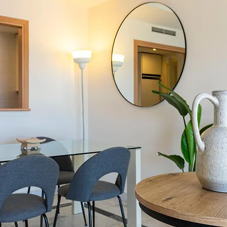 Marbella Home Rentals - Marina Banus, Puerto Banus, Seaview, 2Br, Parking & Pool Lejlighed