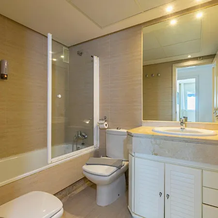 Marbella Home Rentals - Marina Banus, Puerto Banus, Seaview, 2Br, Parking & Pool Marbella