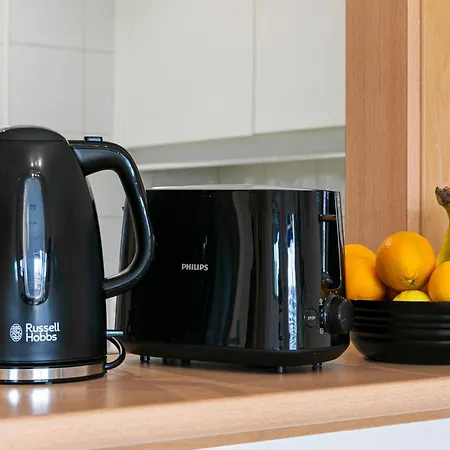 - Marina Banus, Puerto Banus, Seaview, 2br, Parking & Pool *