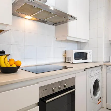 - Marina Banus, Puerto Banus, Seaview, 2br, Parking & Pool Marbella