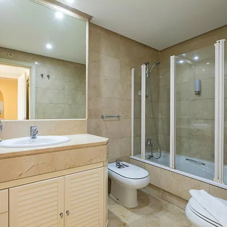 Marbella Home Rentals - Marina Banus, Puerto Banus, Seaview, 2Br, Parking & Pool *