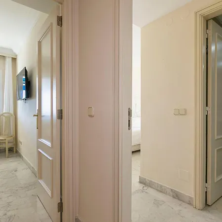 Marbella Home Rentals - Marina Banus, Puerto Banus, Seaview, 2Br, Parking & Pool * Marbella