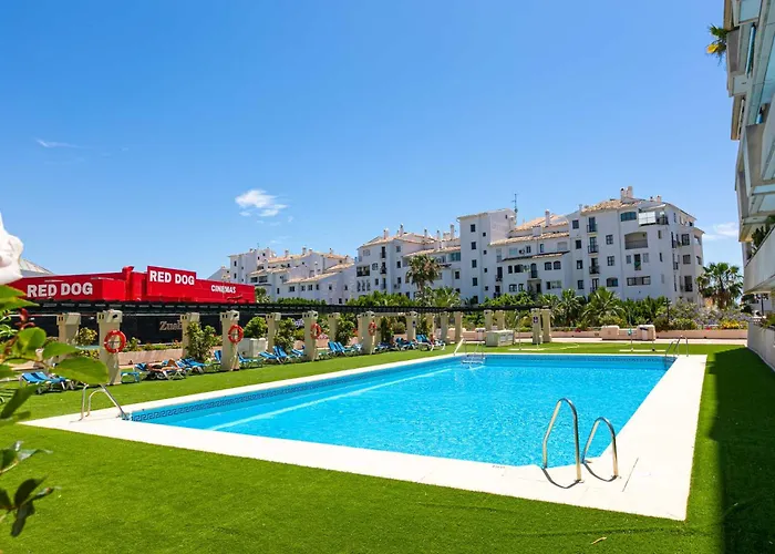 - Marina Banus, Puerto Banus, Seaview, 2br, Parking & Pool *