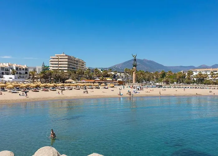 - Marina Banus, Puerto Banus, Seaview, 2br, Parking & Pool *