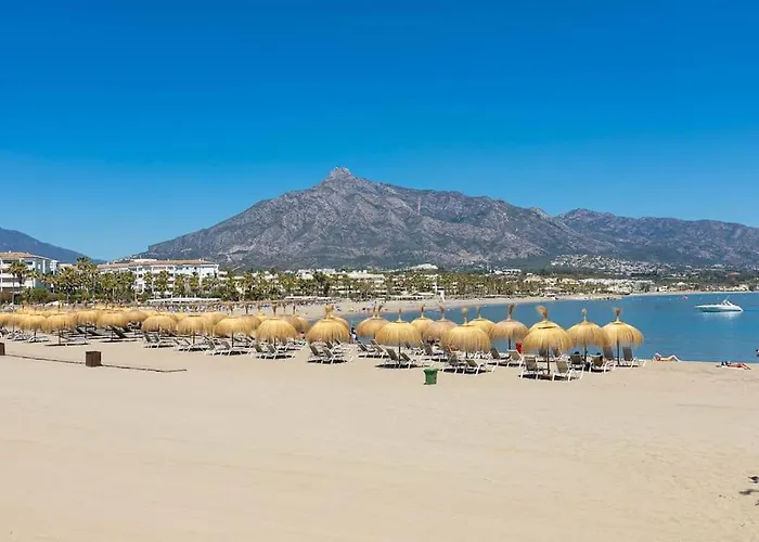 - Marina Banus, Puerto Banus, Seaview, 2br, Parking & Pool Apartament *