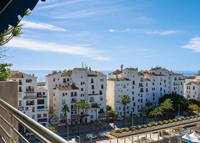 - Marina Banus, Puerto Banus, Seaview, 2br, Parking & Pool *