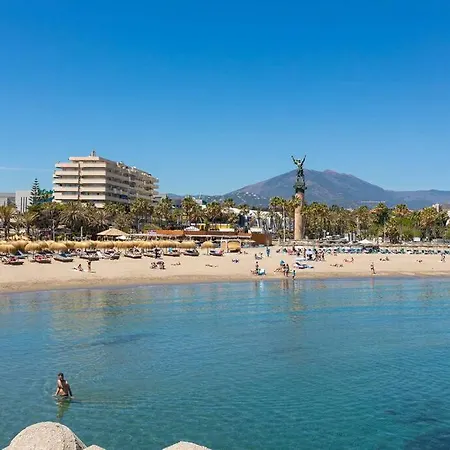 - Marina Banus, Puerto Banus, Seaview, 2br, Parking & Pool *