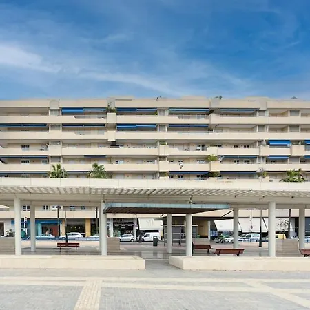 - Marina Banus, Puerto Banus, Seaview, 2br, Parking & Pool Apartman
