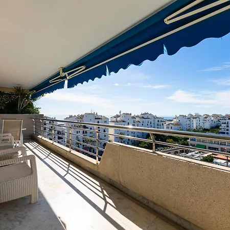 - Marina Banus, Puerto Banus, Seaview, 2br, Parking & Pool Apartment
