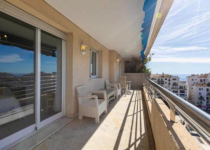 - Marina Banus, Puerto Banus, Seaview, 2br, Parking & Pool Apartment Marbella