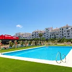 - Marina Banus, Puerto Banus, Seaview, 2br, Parking & Pool *