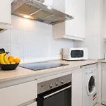 - Marina Banus, Puerto Banus, Seaview, 2br, Parking & Pool Μαρμπέλλα