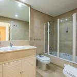 - Marina Banus, Puerto Banus, Seaview, 2br, Parking & Pool *